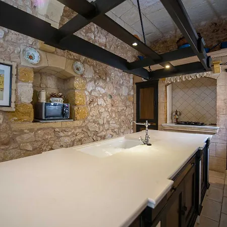  3 Bedroom Farmhouse With Private Pool In Zebbug Gozo *