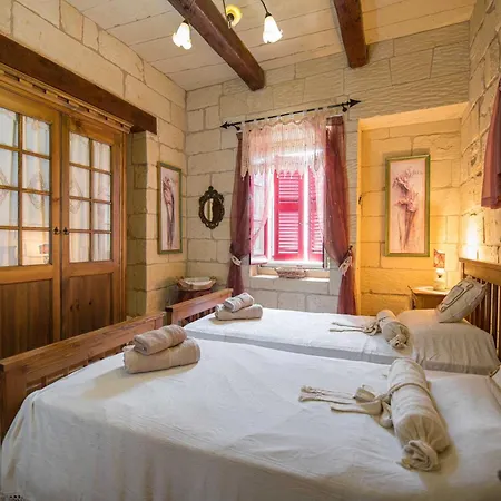 3 Bedroom Farmhouse With Private Pool In Zebbug Gozo