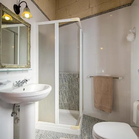 3 Bedroom Farmhouse With Private Pool In Zebbug Gozo 度假居 *