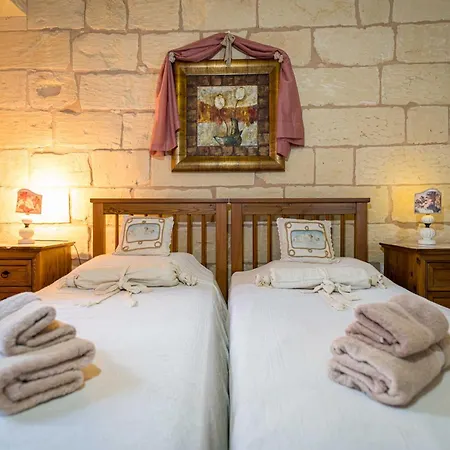 3 Bedroom Farmhouse With Private Pool In Zebbug Gozo * Zebbug (Gozo)